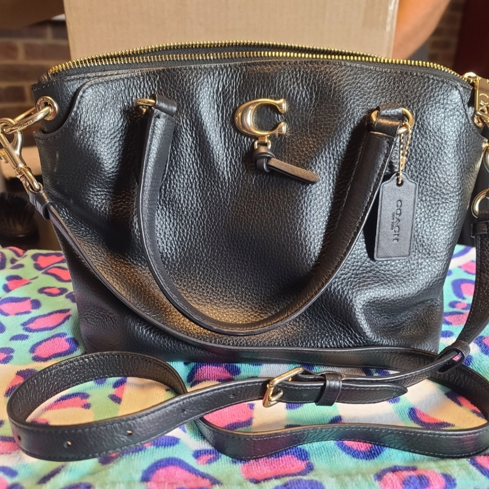 Leather Authentic Coach Purse 👜